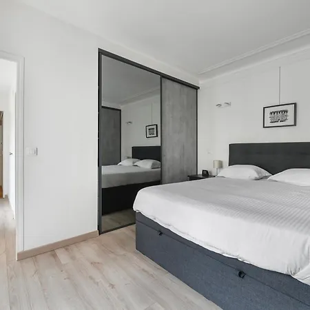Veeve - A Sleek Soujourn * Paris