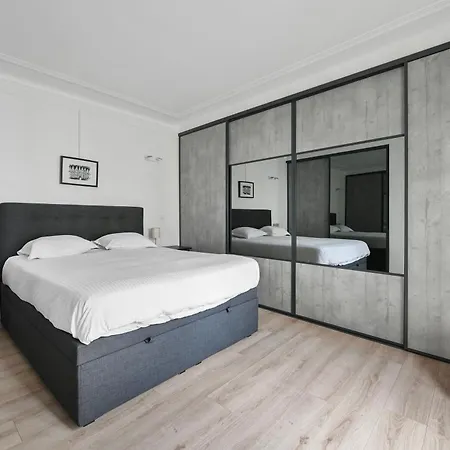 Veeve - A Sleek Soujourn